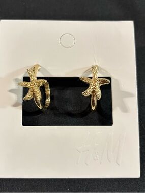H & M GOLD TONE STARFISH HOOP EARRINGS NWT